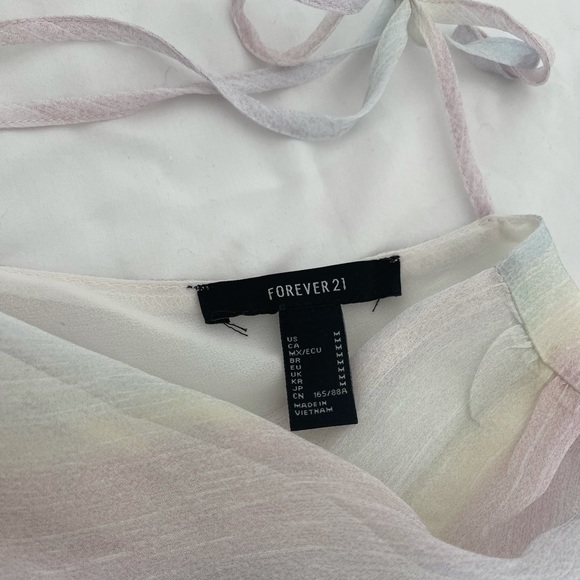 Sheet sleeved crop top. White with subtle touch of rainbow/irredentist glint. - Picture 6 of 6